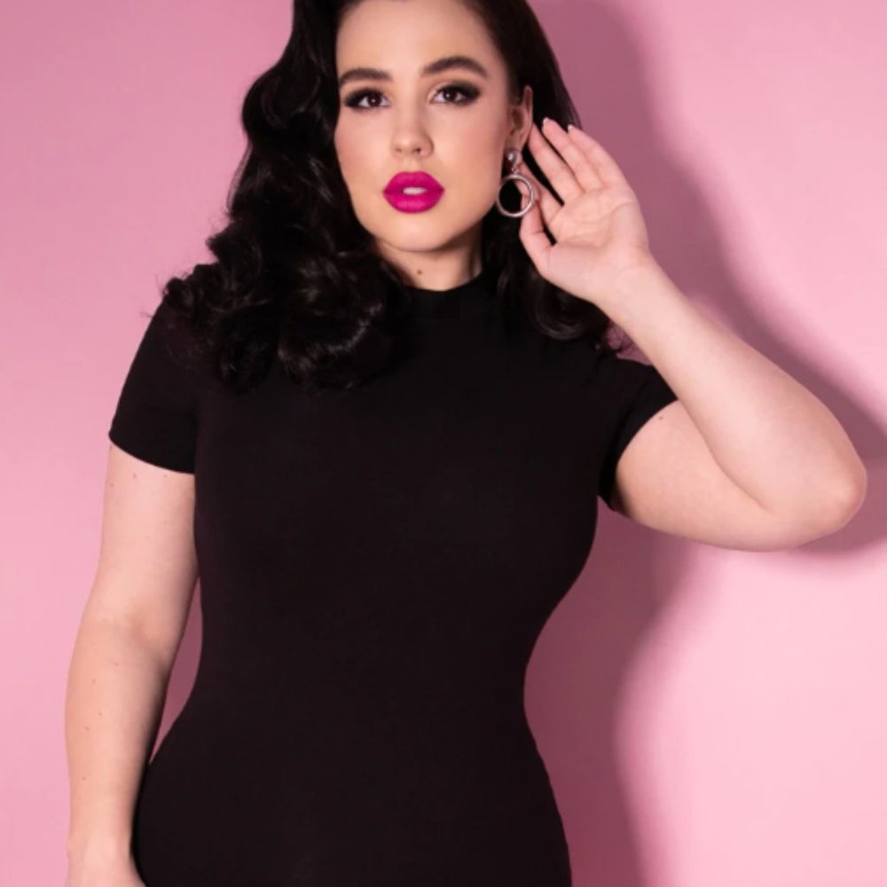 GIRL GANG SHORT SLEEVE TOP IN BLACK - VIXEN BY MICHELINE PITT